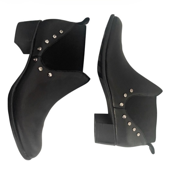 Munro Black Leather Ankle Booties with Silver Accents Sz 8 - Picture 4 of 6